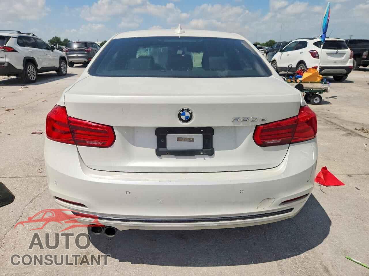 BMW 3 SERIES 2017 - WBA8E1C52HK480041