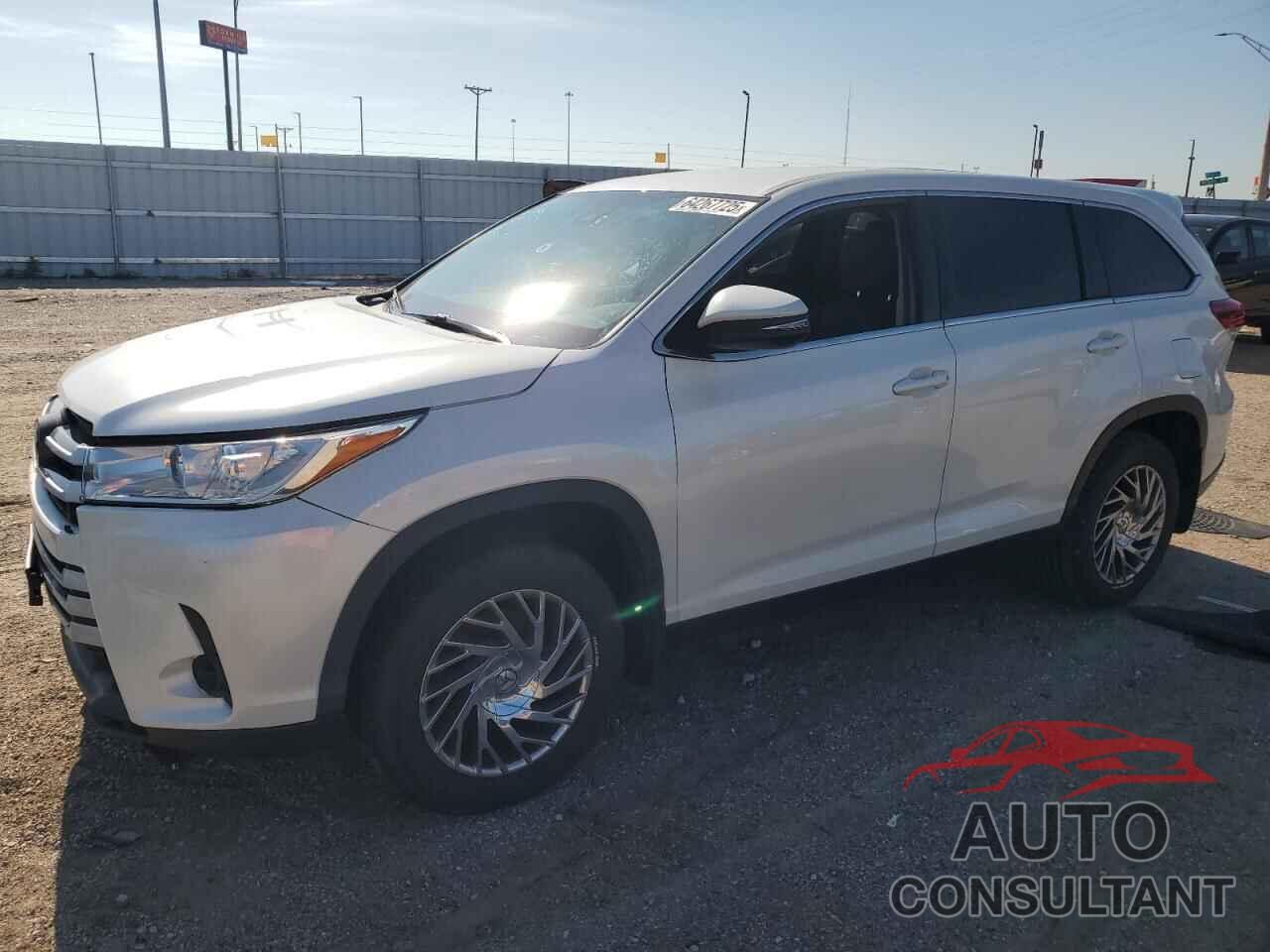 TOYOTA HIGHLANDER 2019 - 5TDBZRFH0KS938239