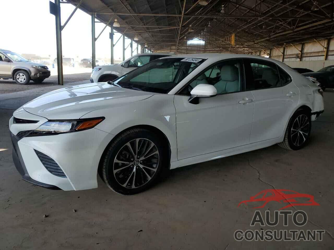 TOYOTA CAMRY 2018 - 4T1B11HK1JU623148