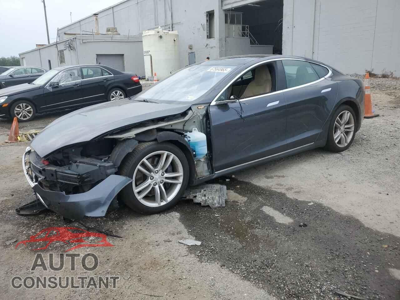 TESLA MODEL S 2015 - 5YJSA1H22FF097827
