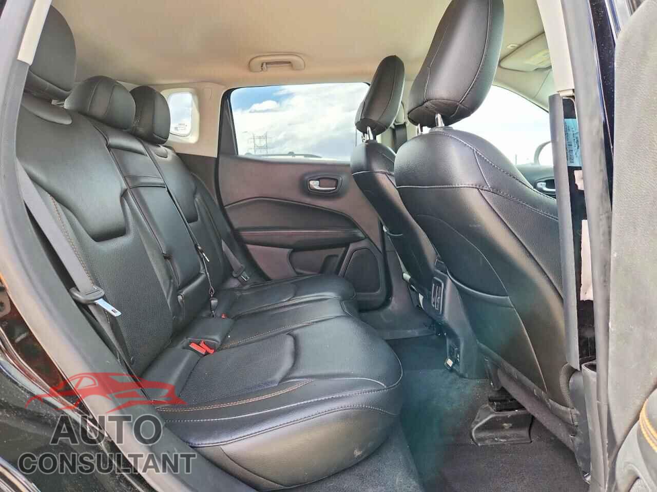 JEEP COMPASS 2018 - 3C4NJDCB7JT400875