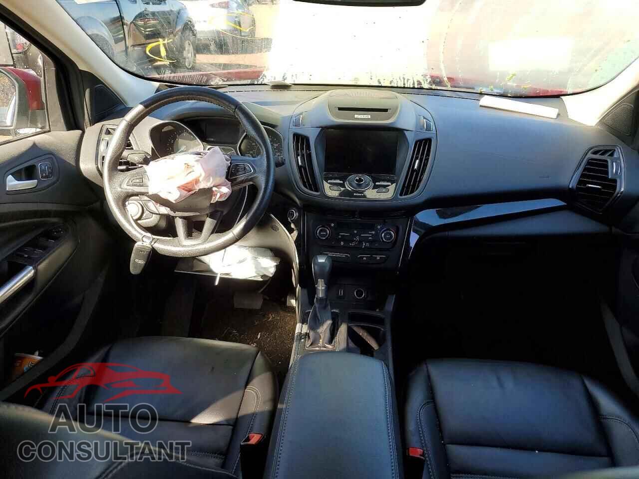 FORD ESCAPE 2017 - 1FMCU9JD0HUF00831
