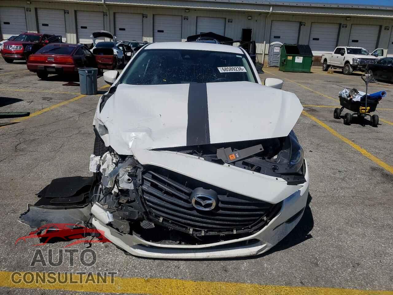 MAZDA 3 2018 - 3MZBN1V38JM183226