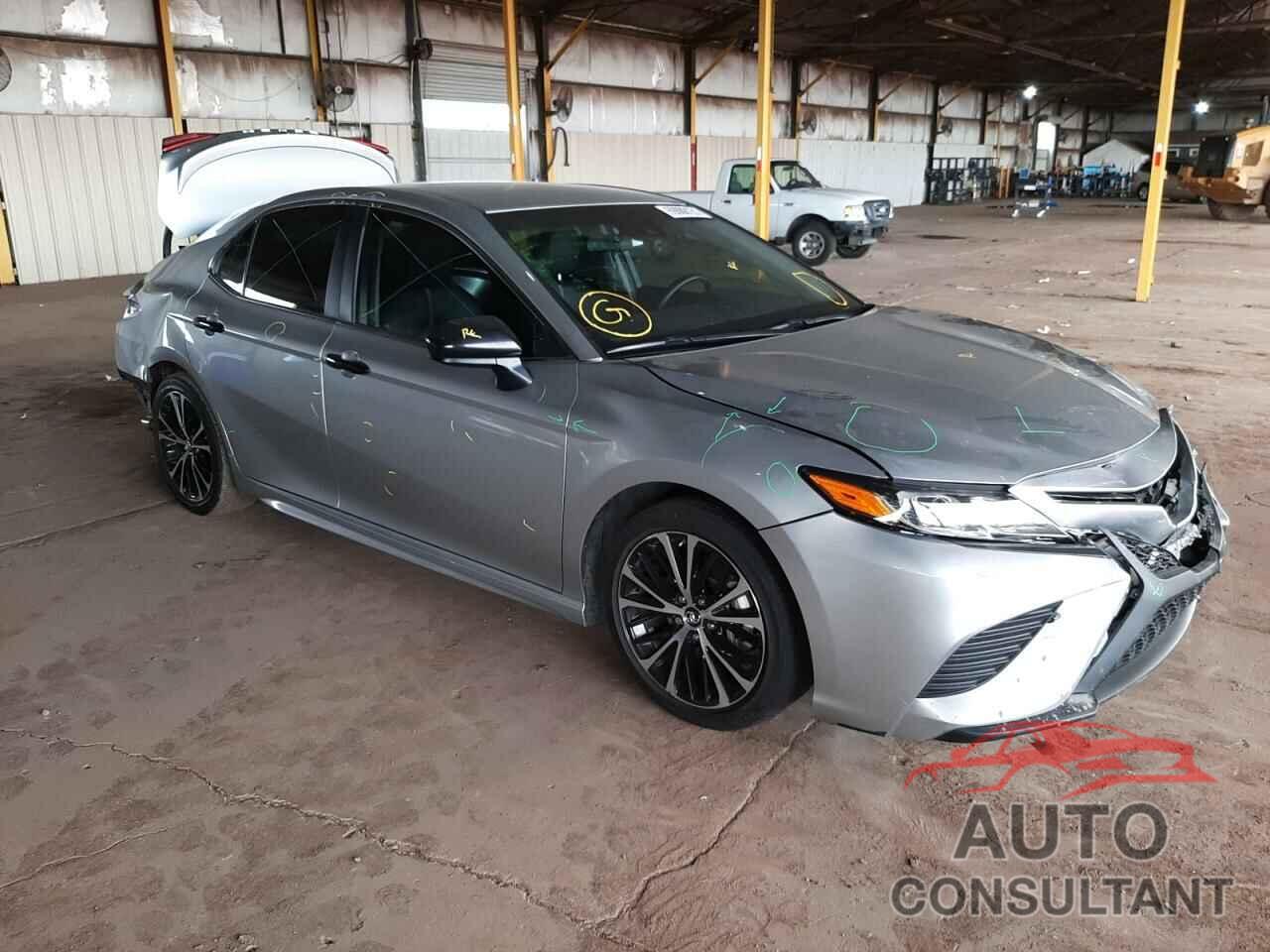 TOYOTA CAMRY 2018 - 4T1B11HK5JU062081