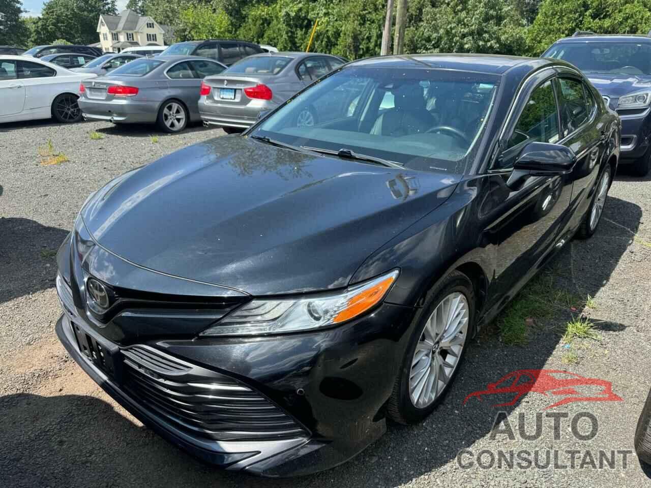 TOYOTA CAMRY 2018 - 4T1B11HK3JU042587