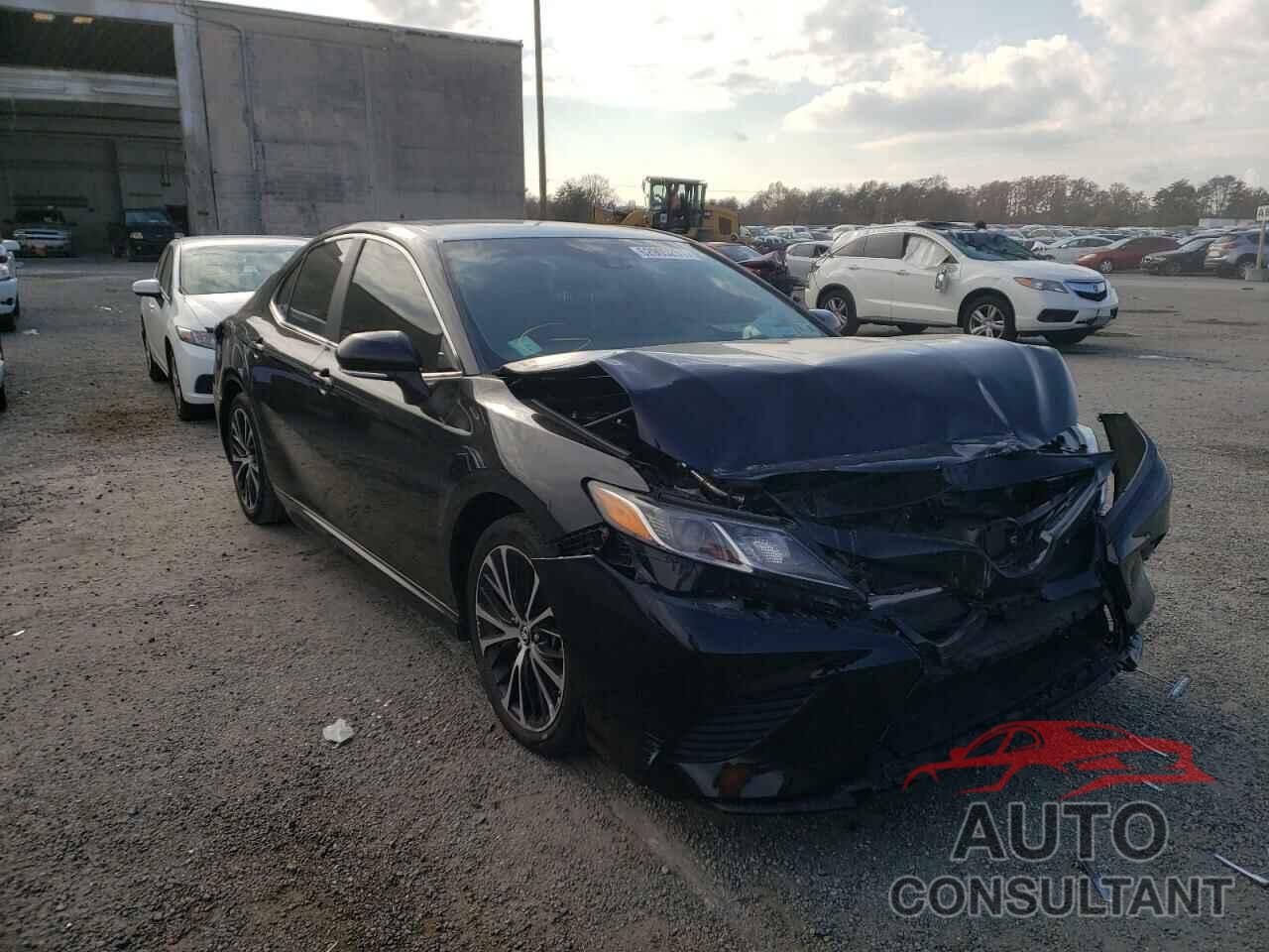 TOYOTA CAMRY 2018 - 4T1B11HK3JU668625