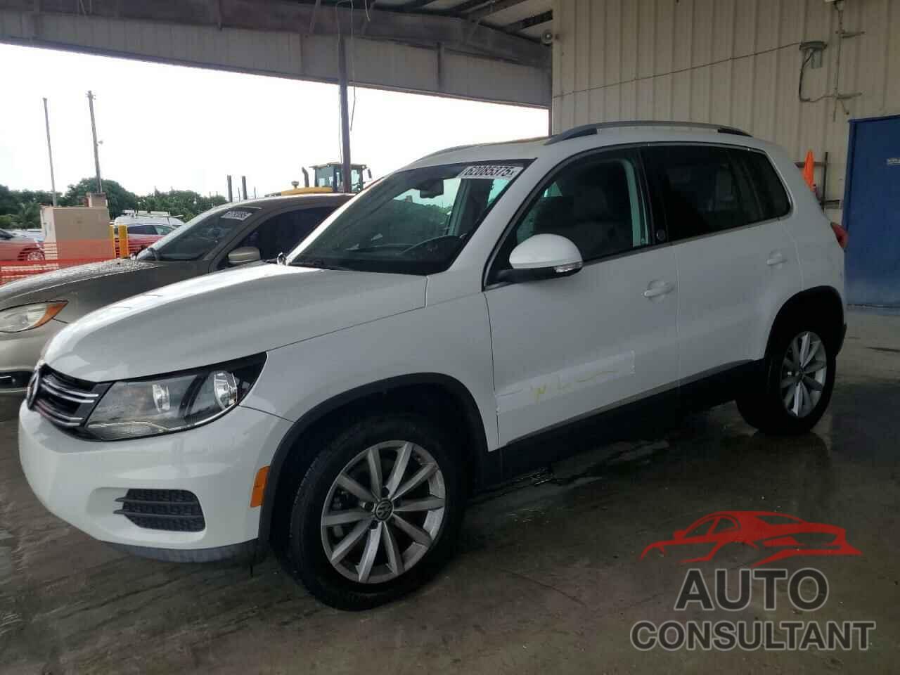 VOLKSWAGEN TIGUAN 2017 - WVGRV7AX0HK018975