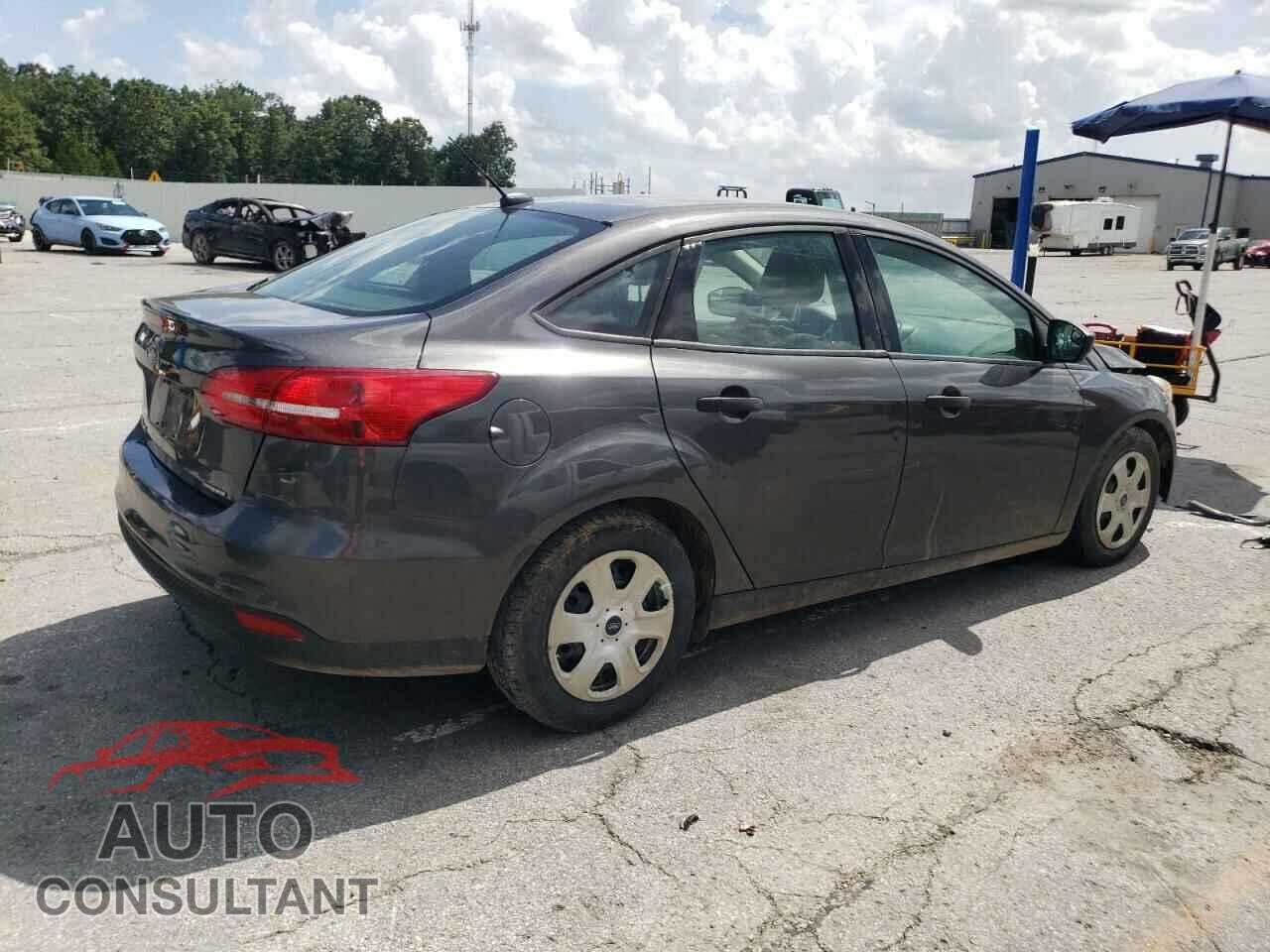 FORD FOCUS 2015 - 1FADP3E20FL311465