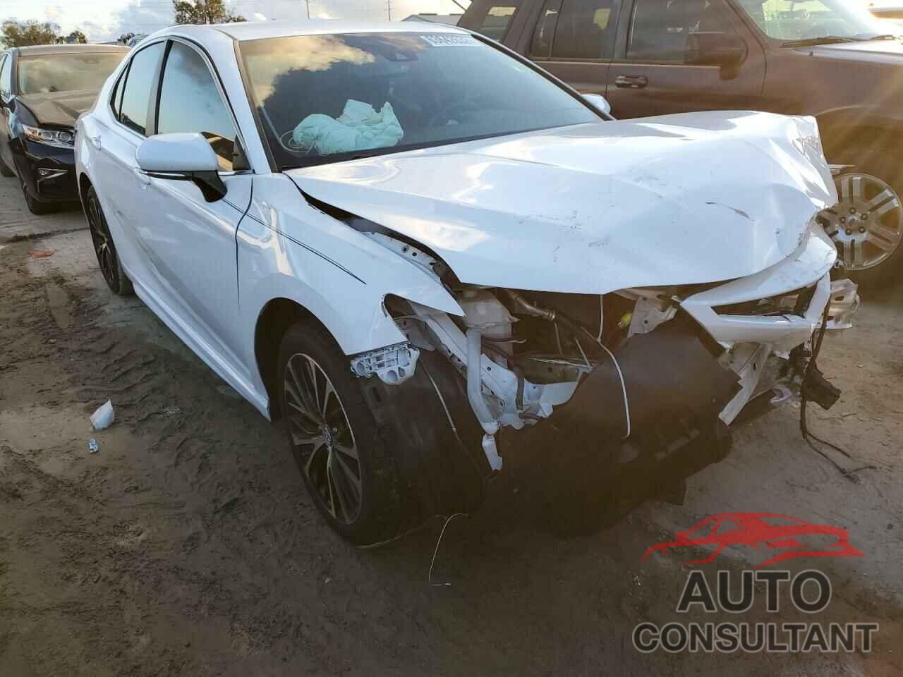 TOYOTA CAMRY 2018 - 4T1B11HK7JU551565