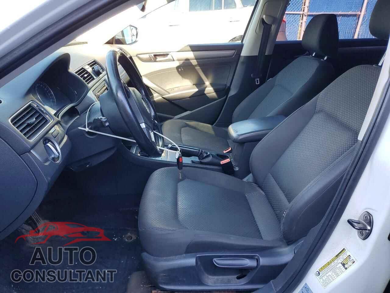 VOLKSWAGEN PASSAT 2013 - 1VWAH7A3XDC004220