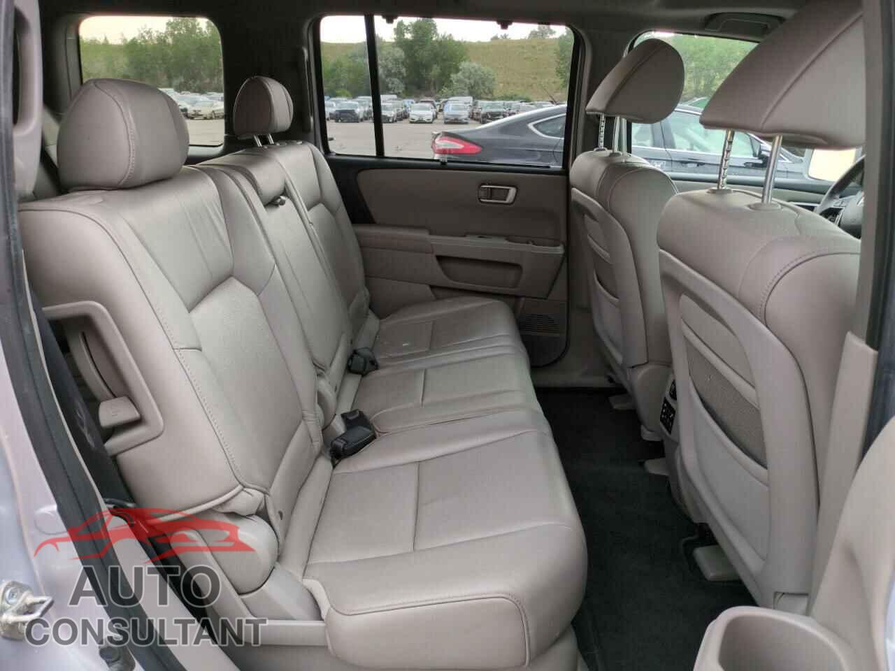 HONDA PILOT 2011 - 5FNYF4H90BB058755