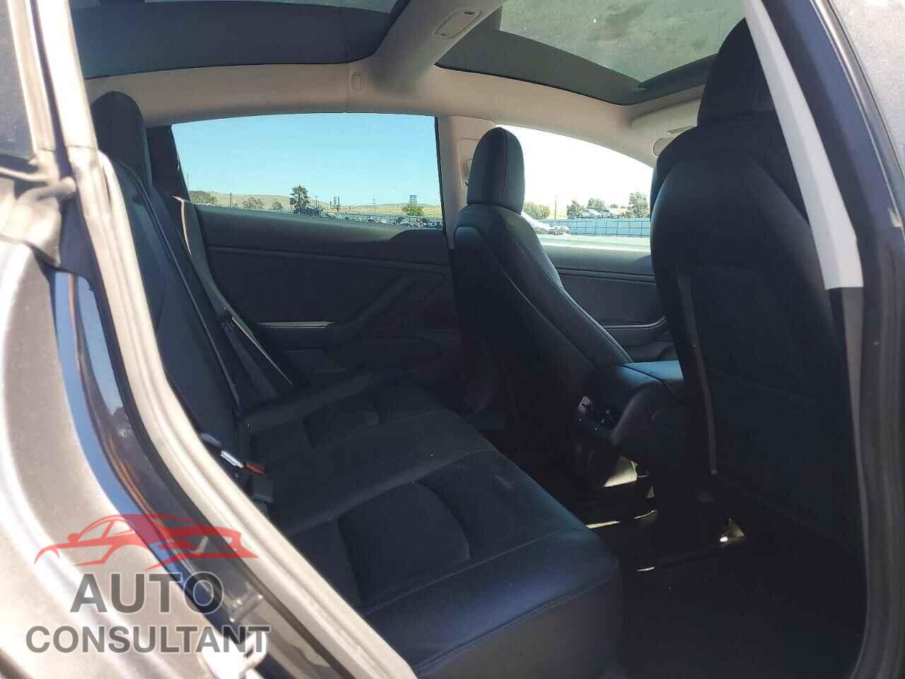 TESLA MODEL 3 2018 - 5YJ3E1EA7JF038205
