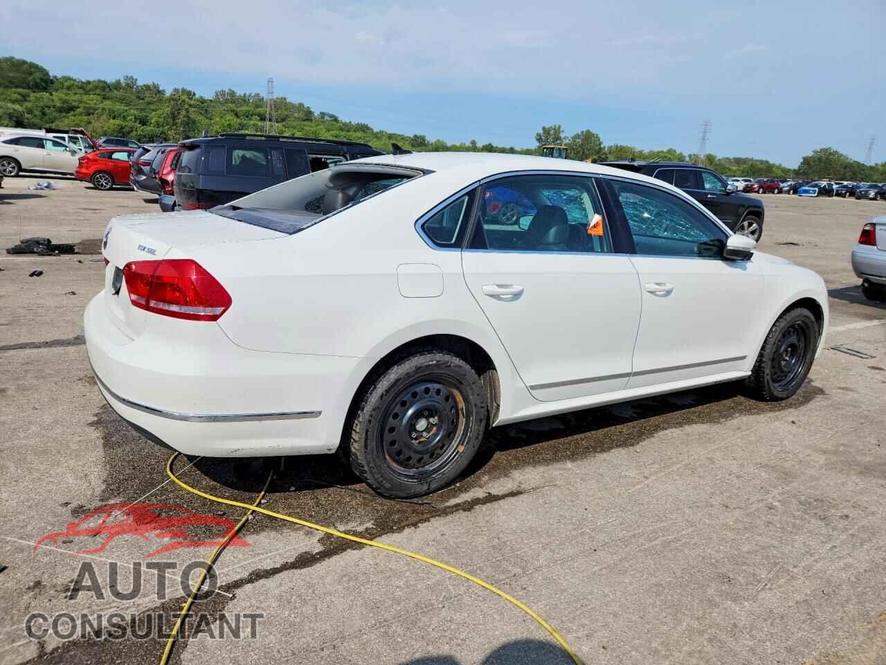 VOLKSWAGEN PASSAT 2015 - 1VWCV7A38FC085254
