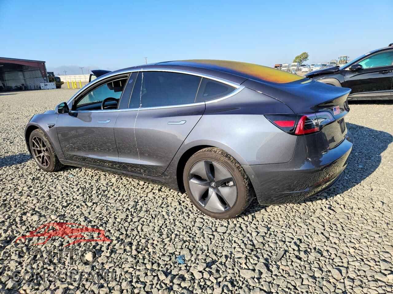 TESLA MODEL 3 2018 - 5YJ3E1EA1JF037471
