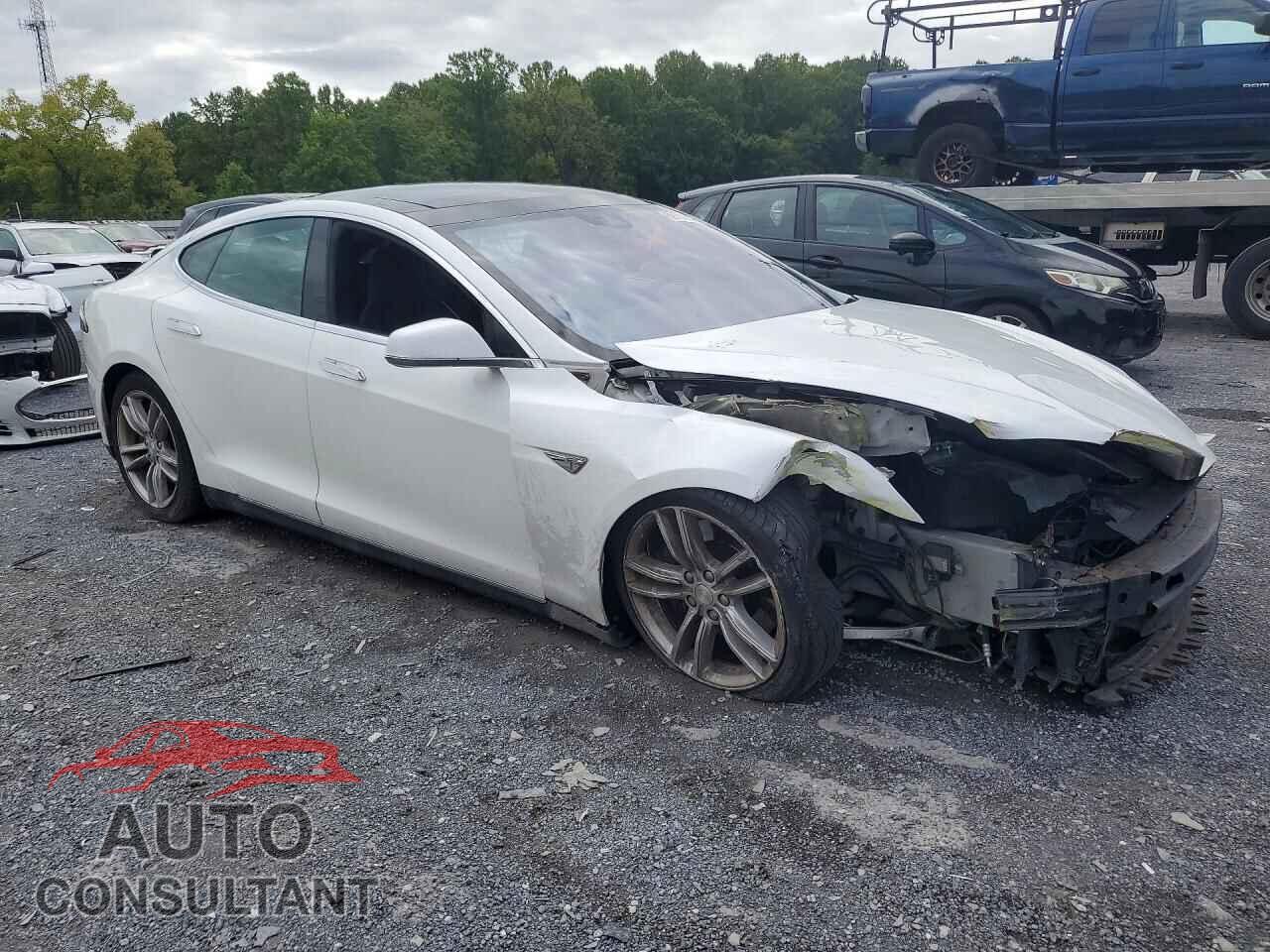 TESLA MODEL S 2015 - 5YJSA1E22FF105946