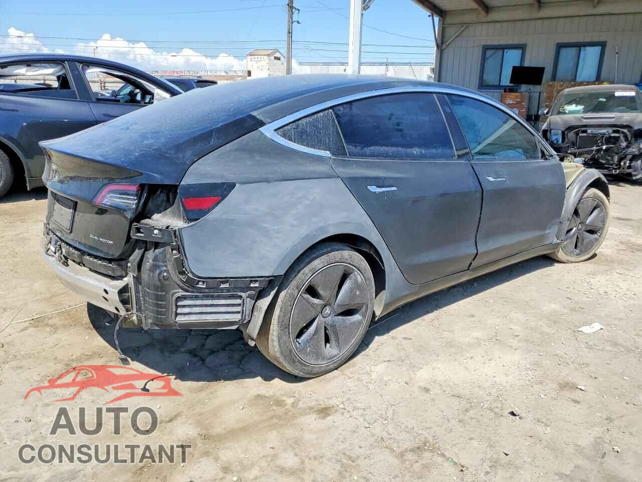 TESLA MODEL 3 2019 - 5YJ3E1EB2KF208979