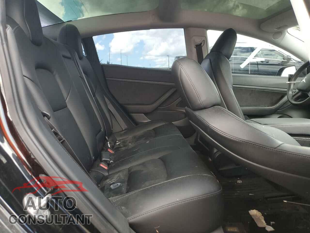 TESLA MODEL 3 2021 - 5YJ3E1EA5MF875703