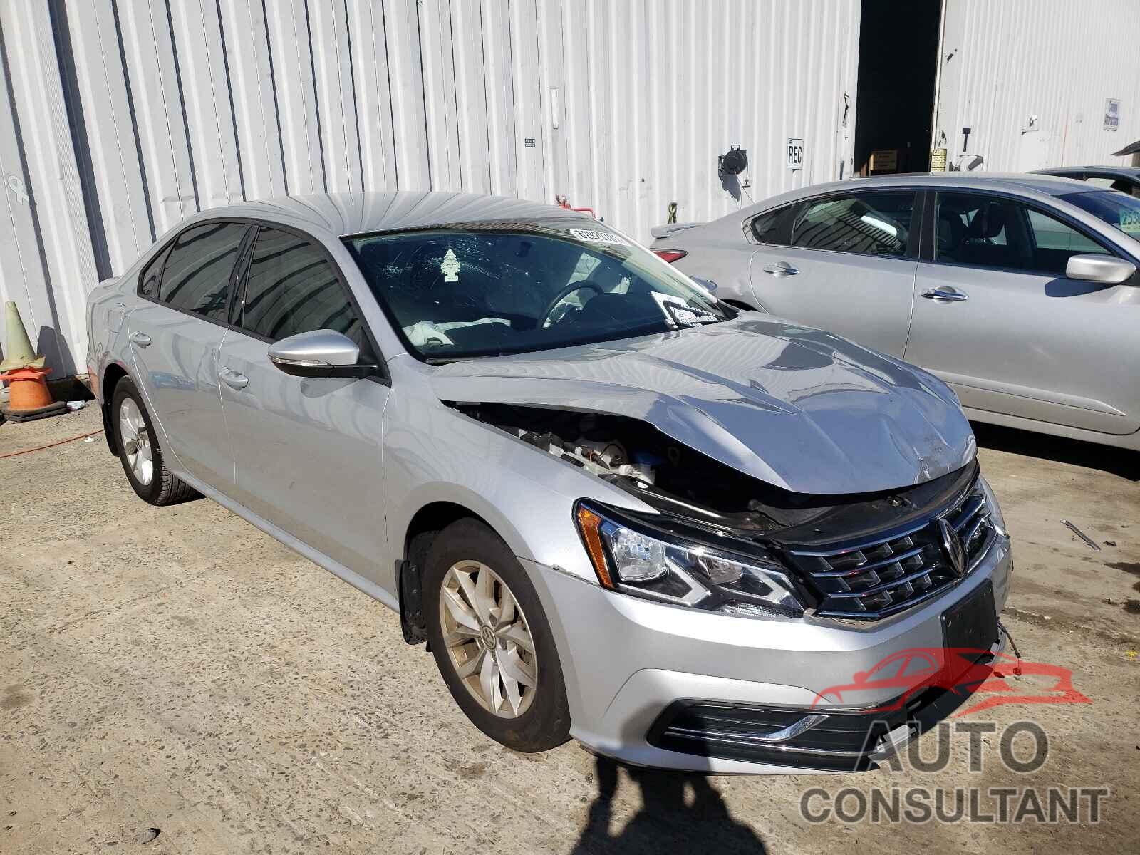 VOLKSWAGEN PASSAT 2018 - 1VWAA7A36JC015490