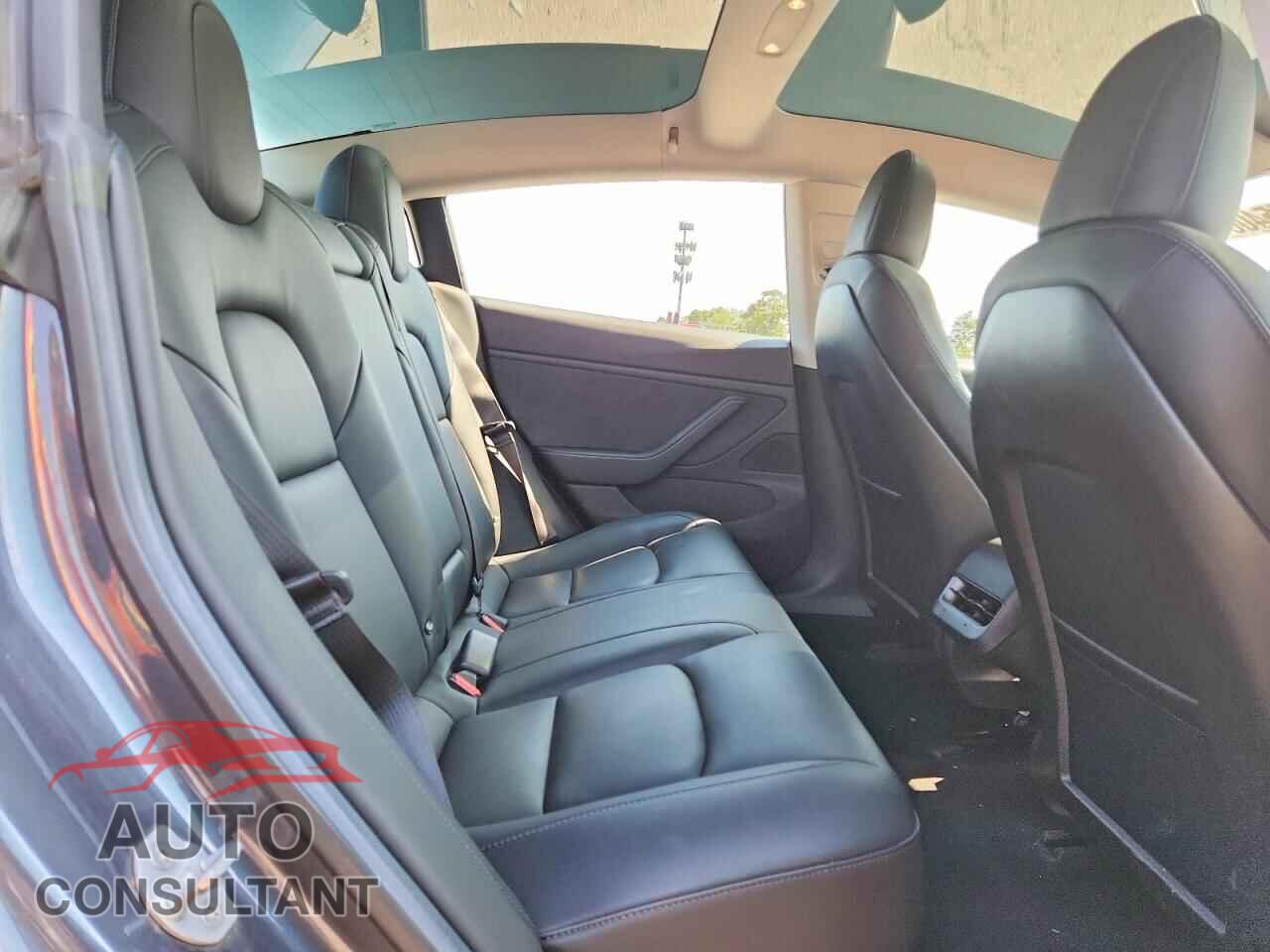 TESLA MODEL 3 2018 - 5YJ3E1EA3JF031087