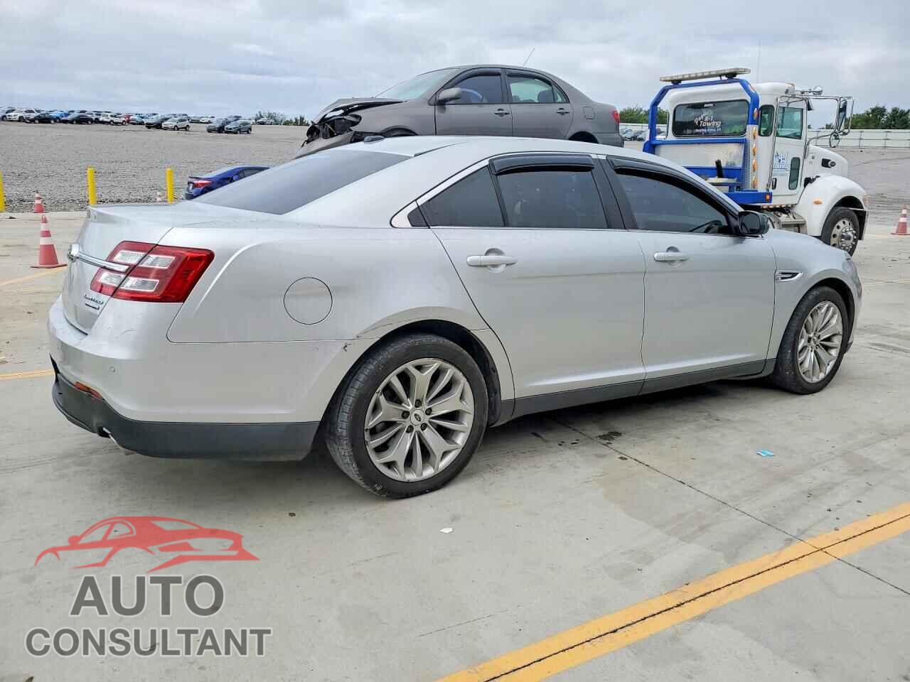 FORD TAURUS 2017 - 1FAHP2F82HG119197