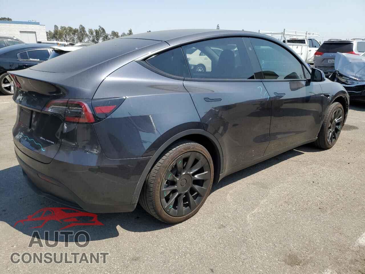 TESLA MODEL Y 2024 - 7SAYGDEE2RF120734
