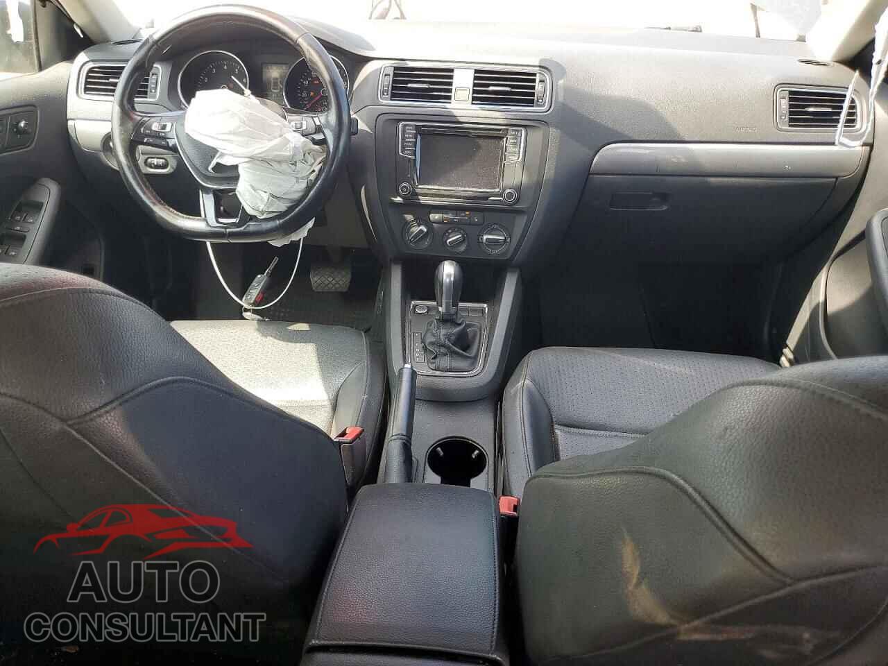 VOLKSWAGEN JETTA 2017 - 3VWDB7AJ3HM272463