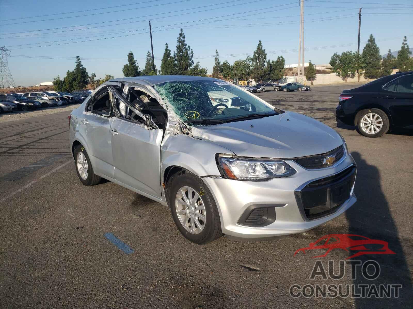 CHEVROLET SONIC 2018 - 1G1JD5SG4J4121648