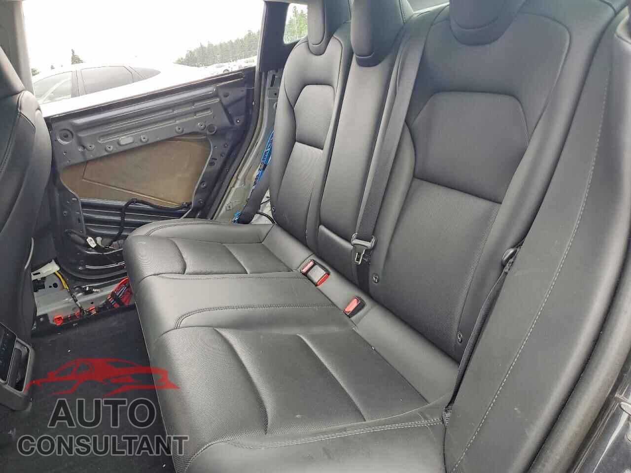 TESLA MODEL 3 2024 - 5YJ3E1EA7RF725812