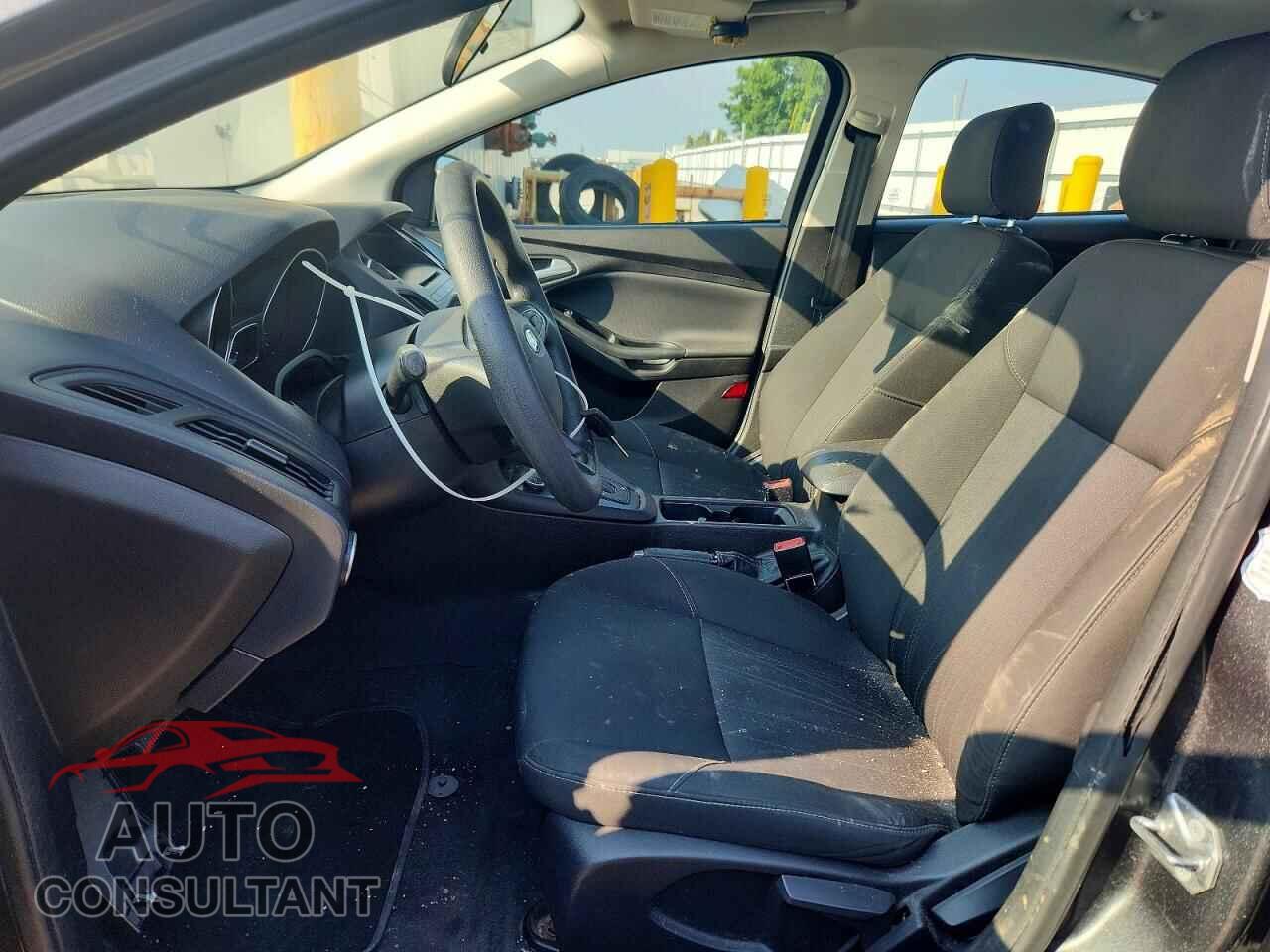 FORD FOCUS 2017 - 1FADP3F22HL268054