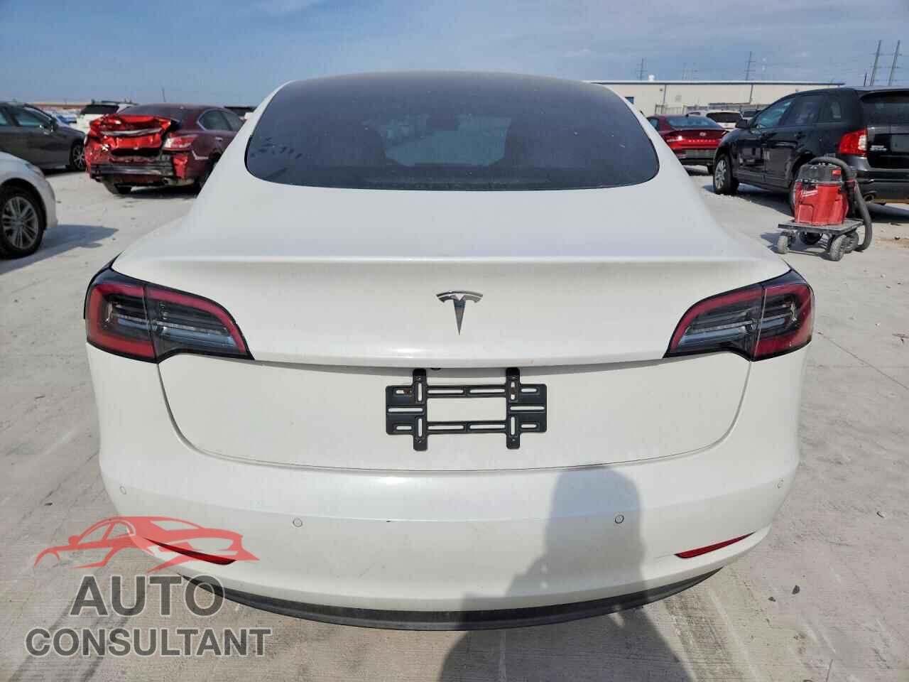 TESLA MODEL 3 2021 - 5YJ3E1EA0MF043038