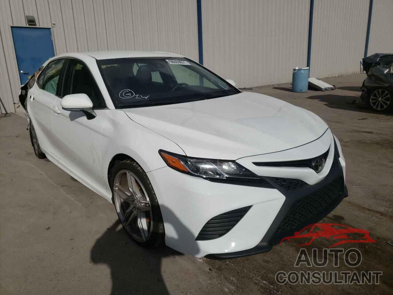 TOYOTA CAMRY 2018 - 4T1B11HK9JU133167