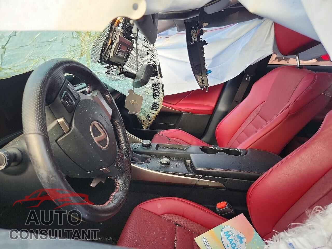 LEXUS IS 2020 - JTHGA1D21L5104001