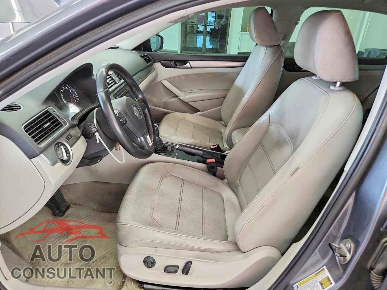 VOLKSWAGEN PASSAT 2014 - 1VWAP7A35EC002458