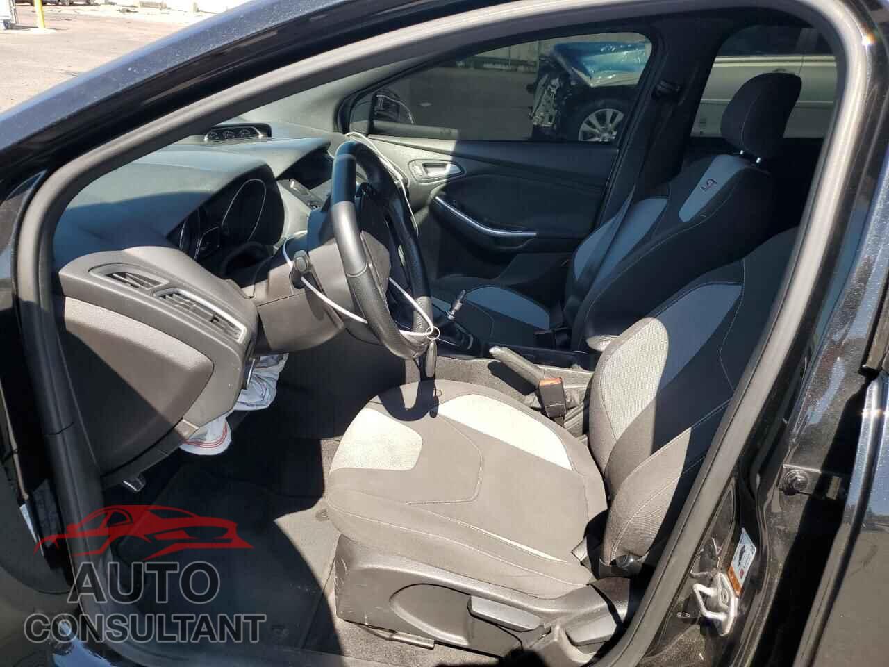 FORD FOCUS 2015 - 1FADP3L90FL332784