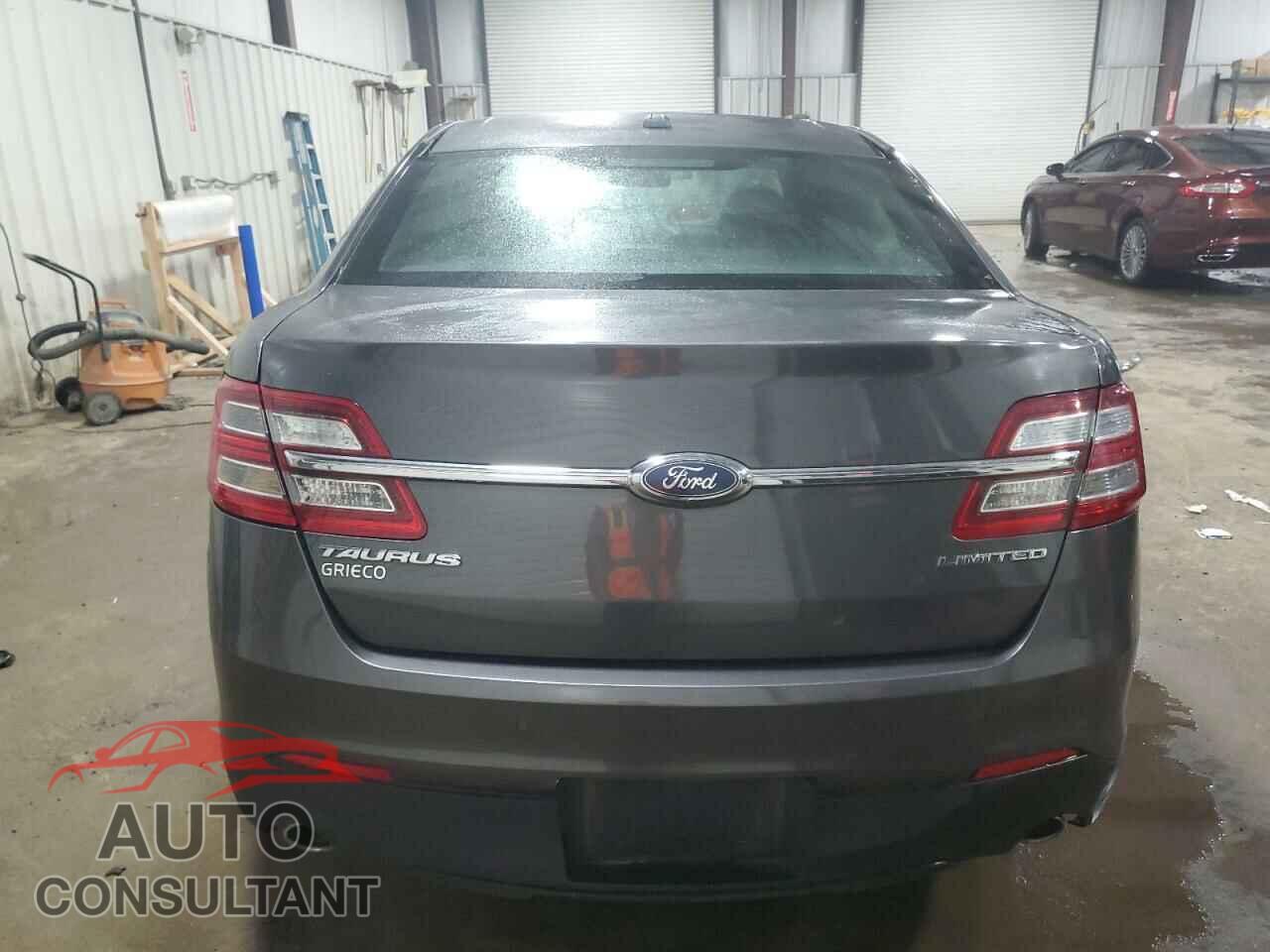 FORD TAURUS 2018 - 1FAHP2F83JG129906