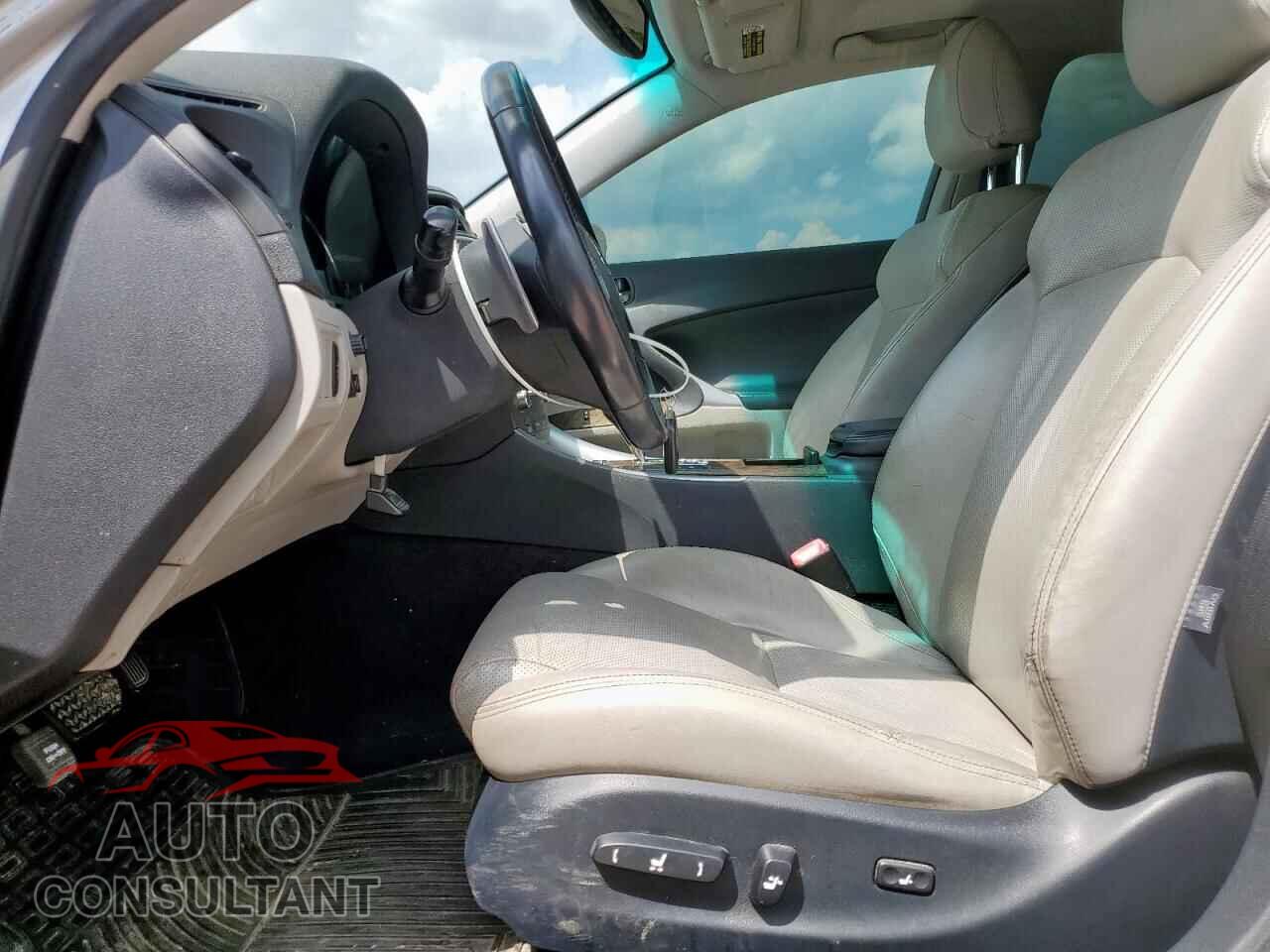 LEXUS IS 2012 - JTHBF5C26C2102802