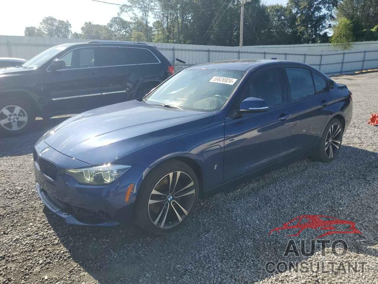 BMW 3 SERIES 2018 - WBA8E1C52JA180379