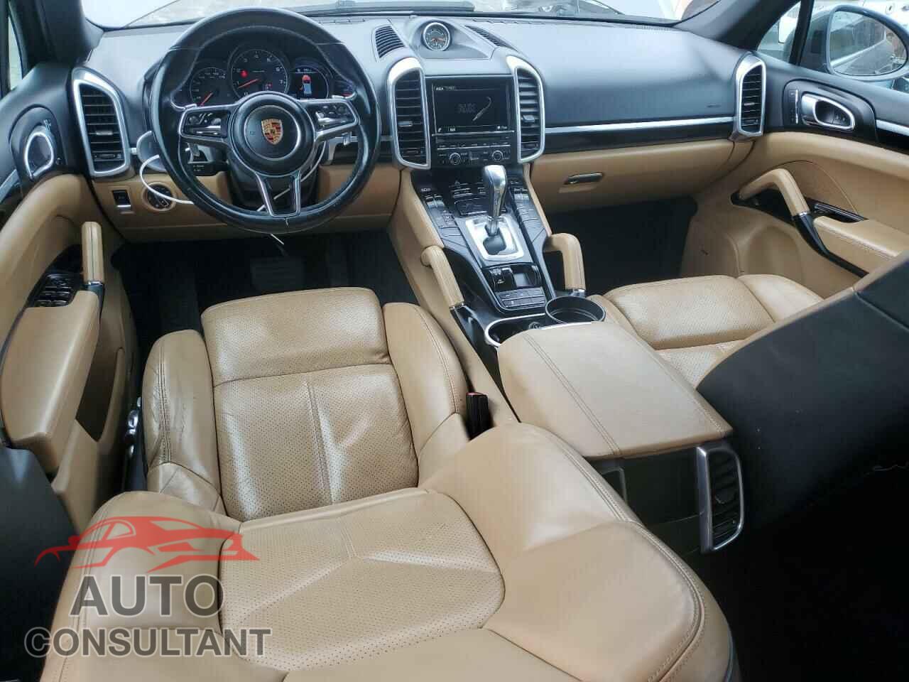 PORSCHE CAYENNE 2016 - WP1AA2A21GKA15990
