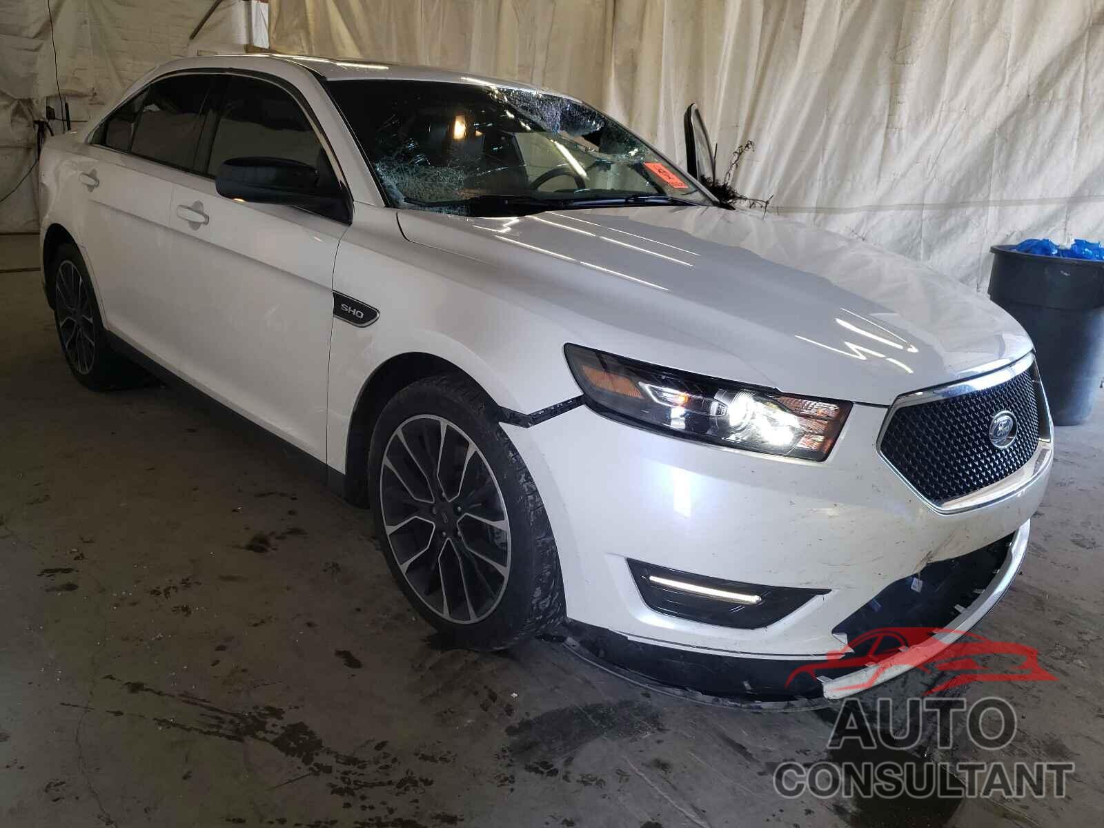 FORD TAURUS 2018 - 1FAHP2KT6JG126475