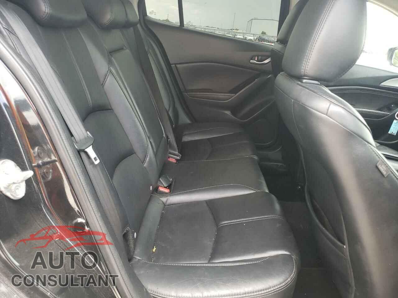 MAZDA 3 2018 - 3MZBN1V31JM250037