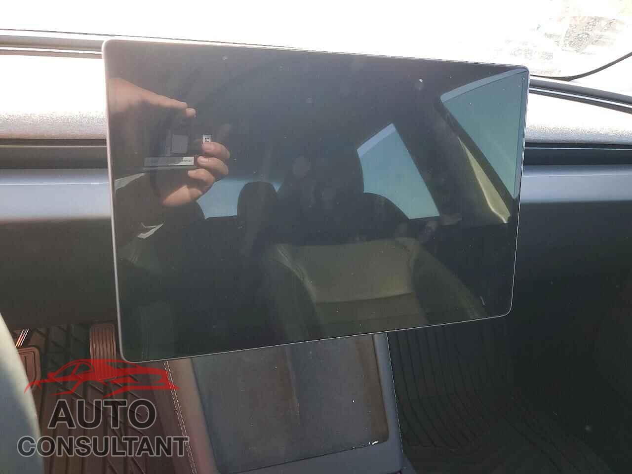 TESLA MODEL 3 2024 - 5YJ3E1EA4RF825706