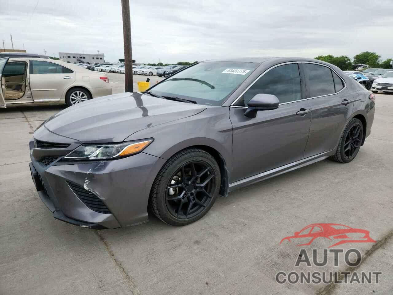 TOYOTA CAMRY 2018 - 4T1B11HK0JU095795