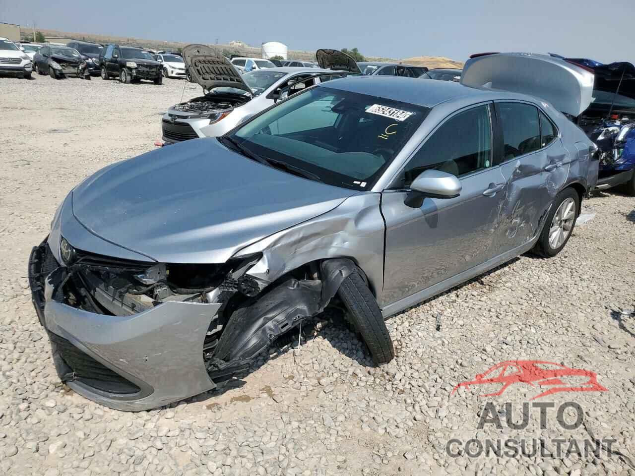 TOYOTA CAMRY 2022 - 4T1C11AK3NU667740