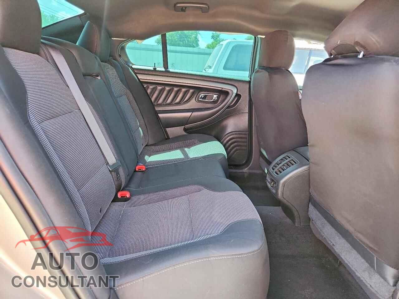FORD TAURUS 2018 - 1FAHP2E83JG109186