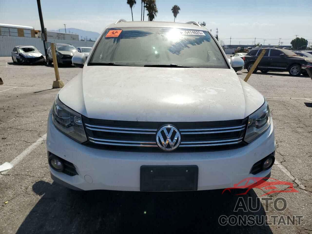 VOLKSWAGEN TIGUAN 2016 - WVGAV7AXXGW027610