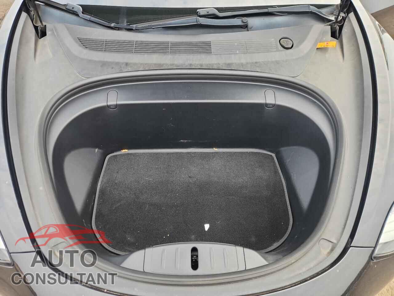 TESLA MODEL 3 2018 - 5YJ3E1EB7JF070676