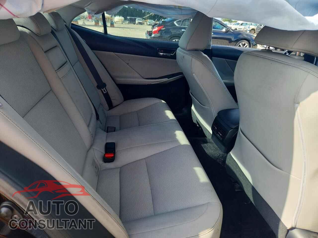 LEXUS IS 2016 - JTHBA1D25G5019498