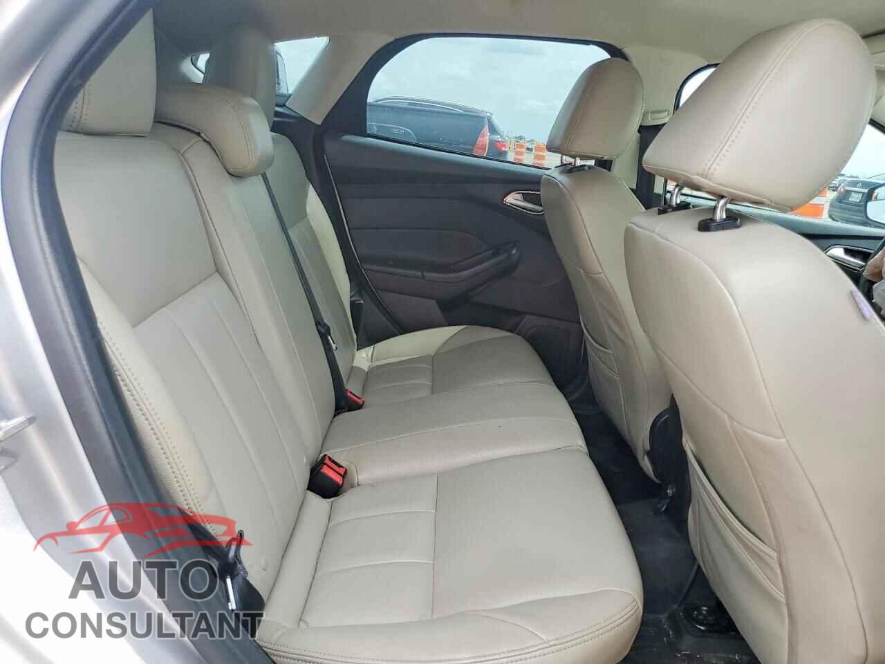 FORD FOCUS 2014 - 1FADP3K2XEL229150