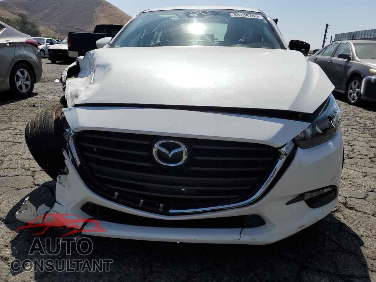 MAZDA 3 2018 - 3MZBN1V37JM165767