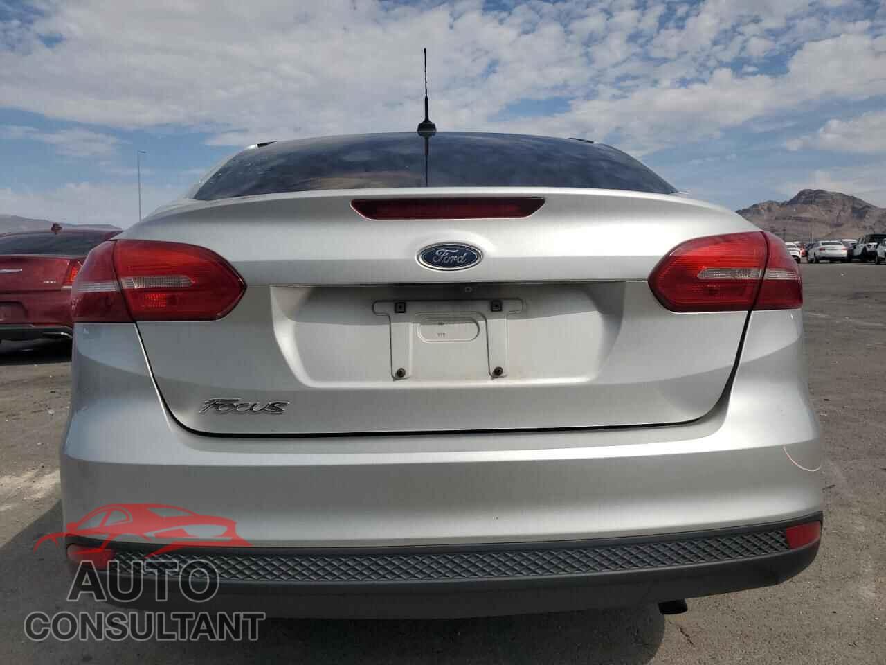 FORD FOCUS 2017 - 1FADP3E29HL211545